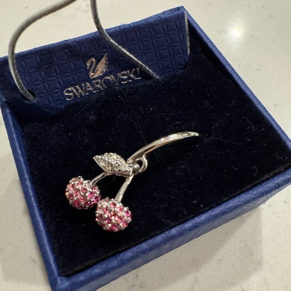 NWT Swarovski Cherry Ring - Picture 2 of 5
